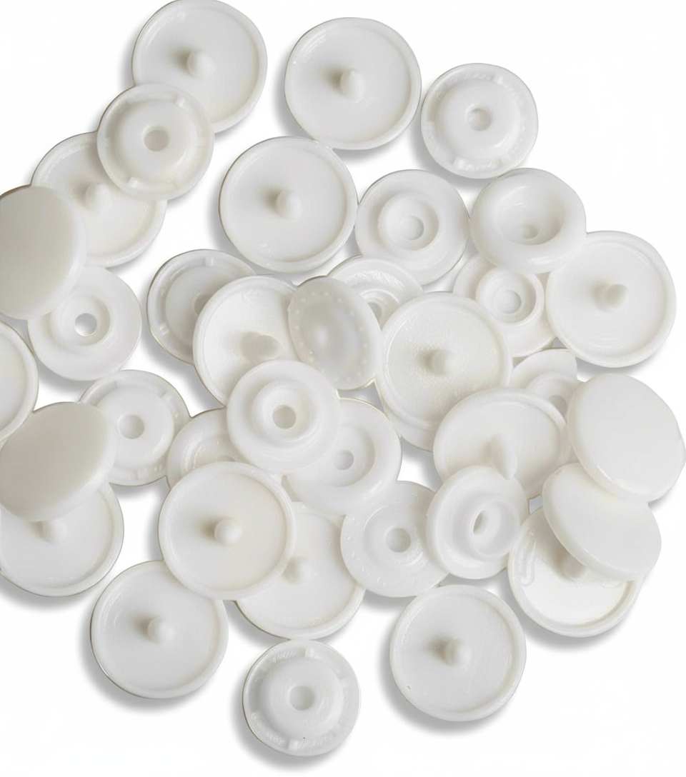 Bottoni a clip bianchi
