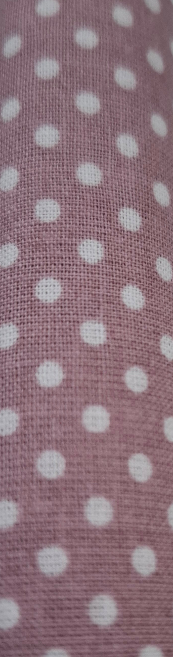 Tessuto rosa pois bianchi