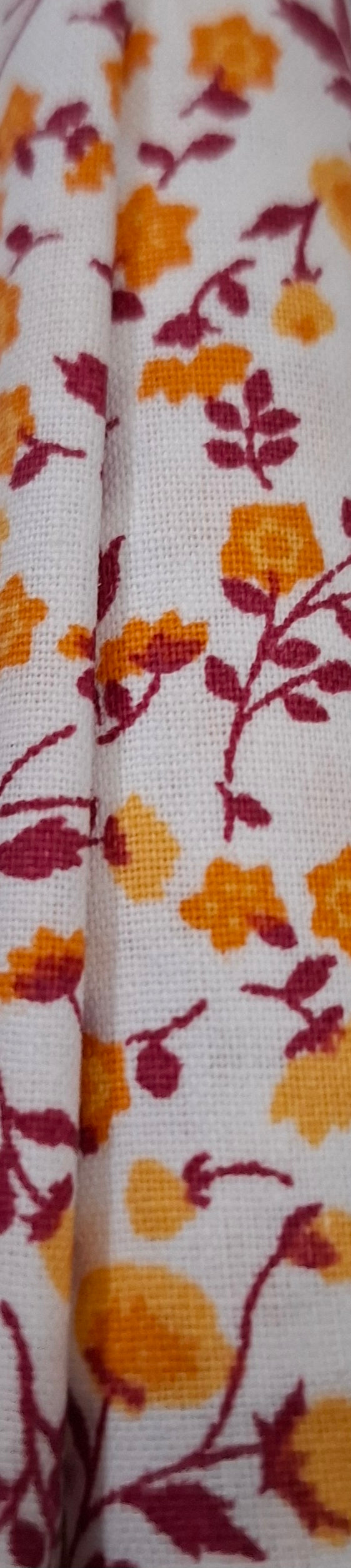 Tessuto bianco fiori arancioni 