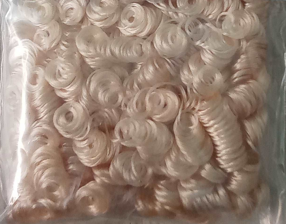 Capelli ricci piccoli bambole biondo 