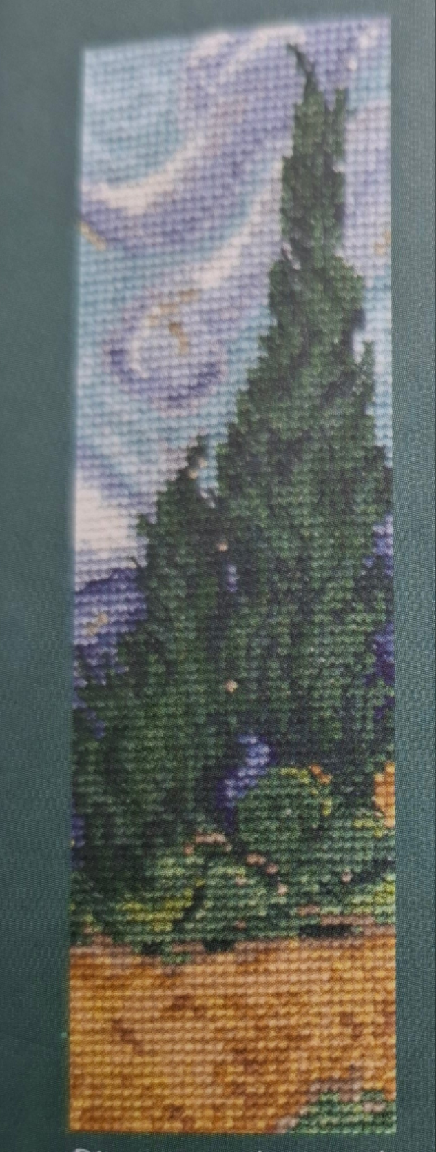 Segnalibro punto croce cipressi