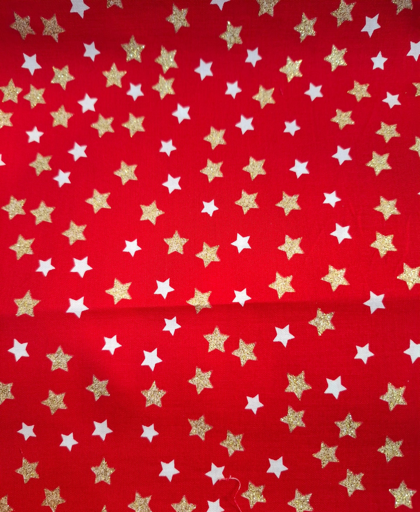 Tessuto rosso stelle oro e bianche 