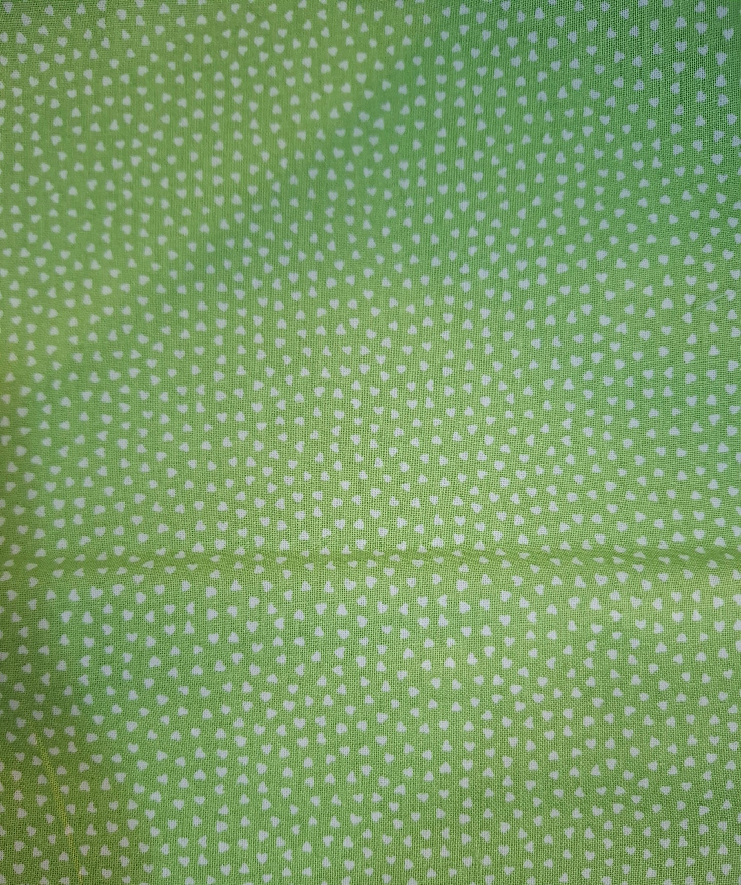 Tessuto verde cuori bianchi